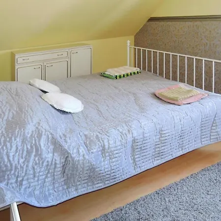 A Comfortable For 10 People, *